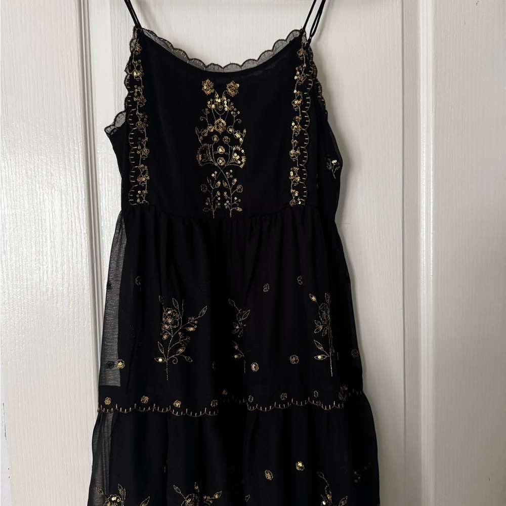 Urban Outfitters Hanna Black Gold
Sequined Babydoll Dress - Medium